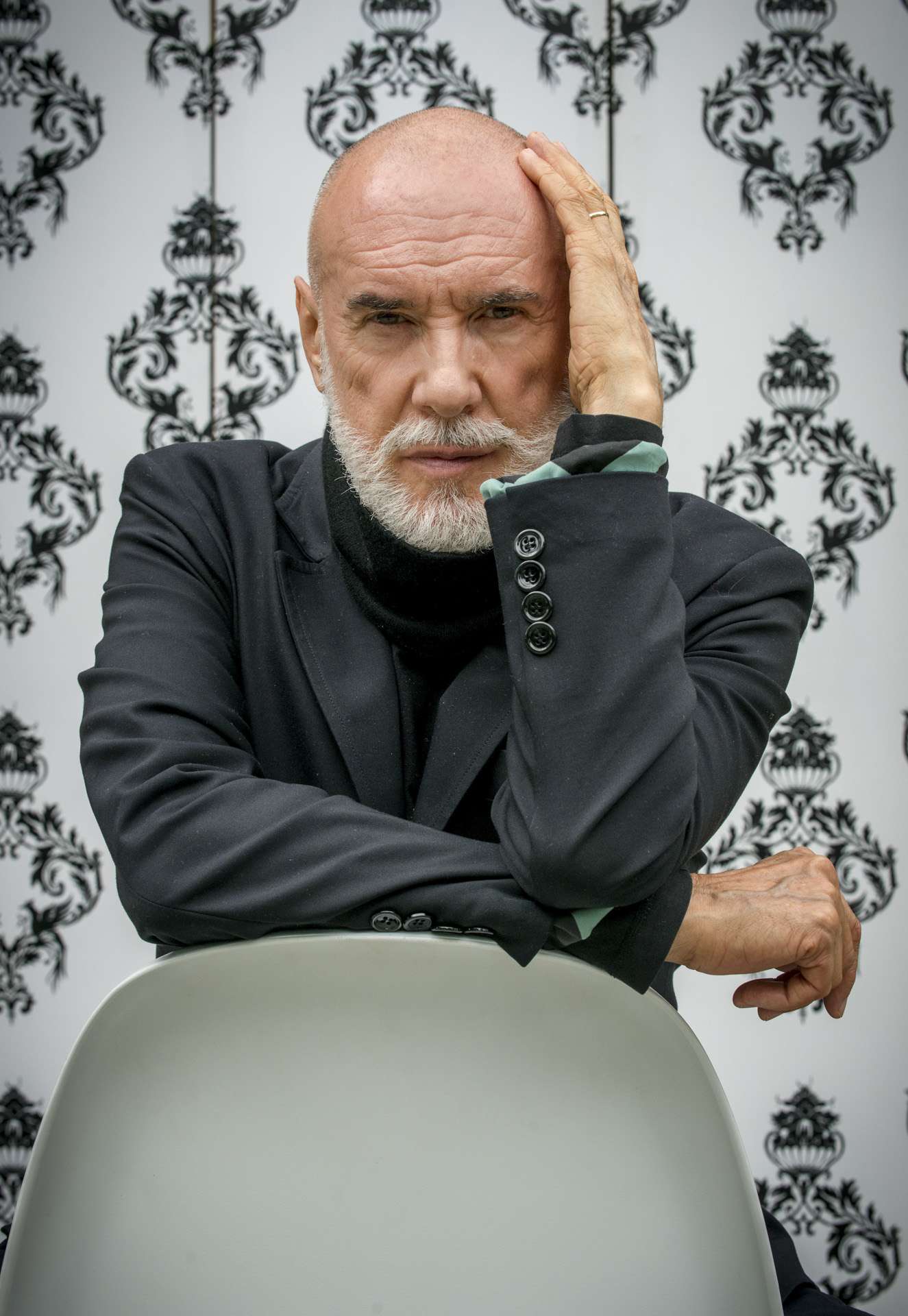 Diego Dalla Palma, in equilibrio precario tra tormento e pace interiore