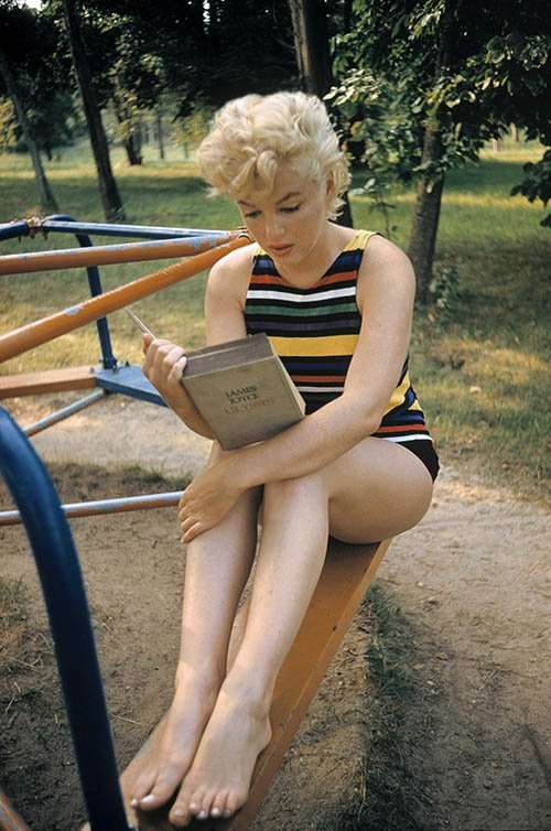 US actress Marilyn Monroe reading Ulysses by James Joyce, Long Island, New York, USA, 1955 © Eve Arnold/Magnum Photos