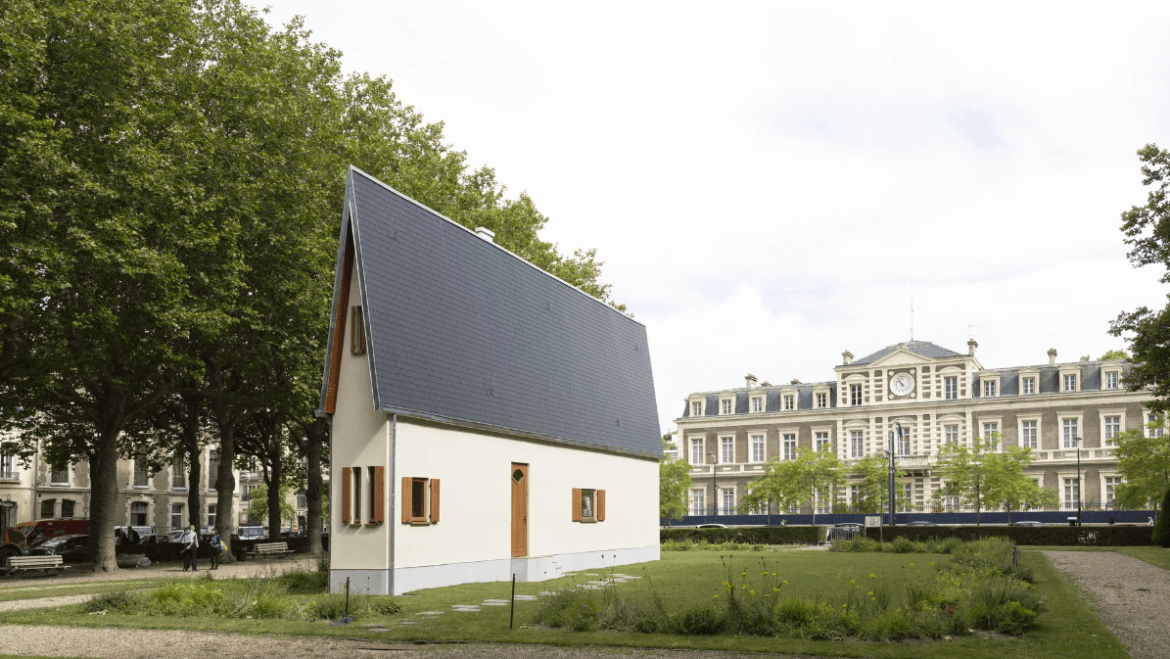 La casa più stretta del mondo_ È Narrow House, il capolavoro di Erwin Wurm